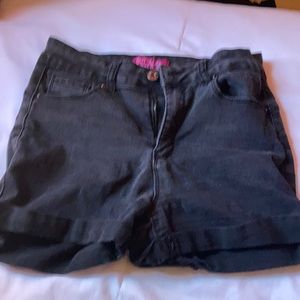 Butt enhancing black jean shorts, M
